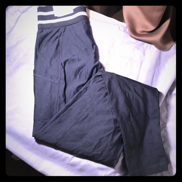 2/$50 NWT AERIE Black Pocketed Leggings - Picture 1 of 5